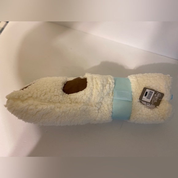 NWT Pavilion Gift Co. - The Comfort Collection cream color sherpa slippers, OS - Picture 7 of 7